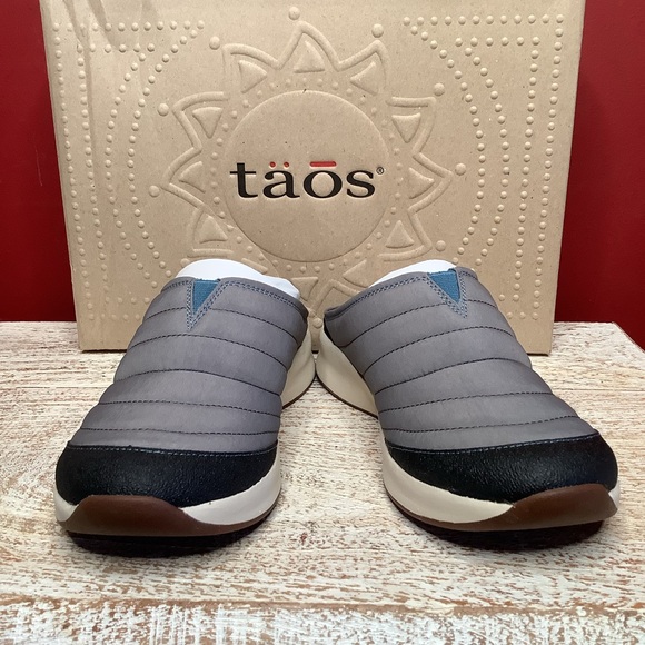 Taos Right On Blue NWT Blue Gray Slip On Comfort Clogs  Nylon Upper Rubber Sole main image 12